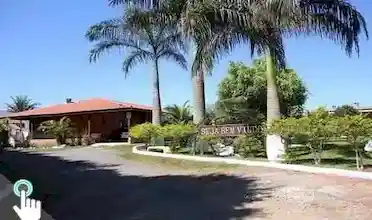 Chácara Paris - ótimo lugar para um dia de lazer com sua família, salão de festas, estacionamento, piscina, banheiros, campo de futebol, ampla área de jardim e área para churrasco..