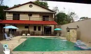 Chácara Rea Duque - Casa grande rodeada de jardim gramado, salão, pátio, chácara possui cozinha completa, perfeita para uso do buffet, área gourmet e piscina..