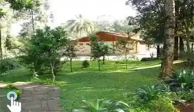 Eco Eventos - Local para cerimônia ao ar livre, deck de madeira e espelho d’água, salão de festas com capacidade de 350 pessoas sentadas, Campo de futebol e playground infantil..