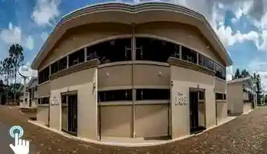 Salão Jade - Fasul Festas e Eventos, mais de 800m² de área, capacidade para até 200 pessoas, capacidade total de 1.400 pessoas, cozinha de apoio, duas salas de apoio, som e iluminação automatizadas, lounge aberto com vista externa, banheiros sofisticados e completos..